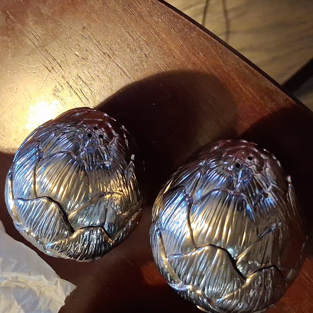 Godinger Artichoke Salt and Pepper Shakers